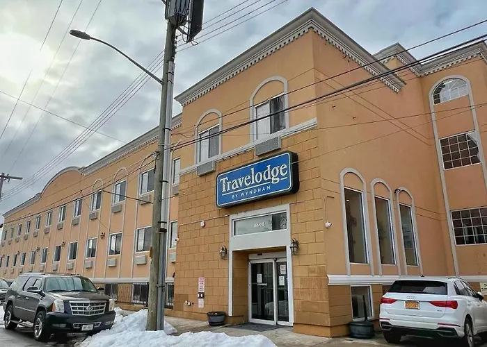 Travelodge By Wyndham Queens